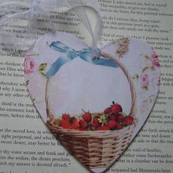 Wooden Heart with strawberry basket design